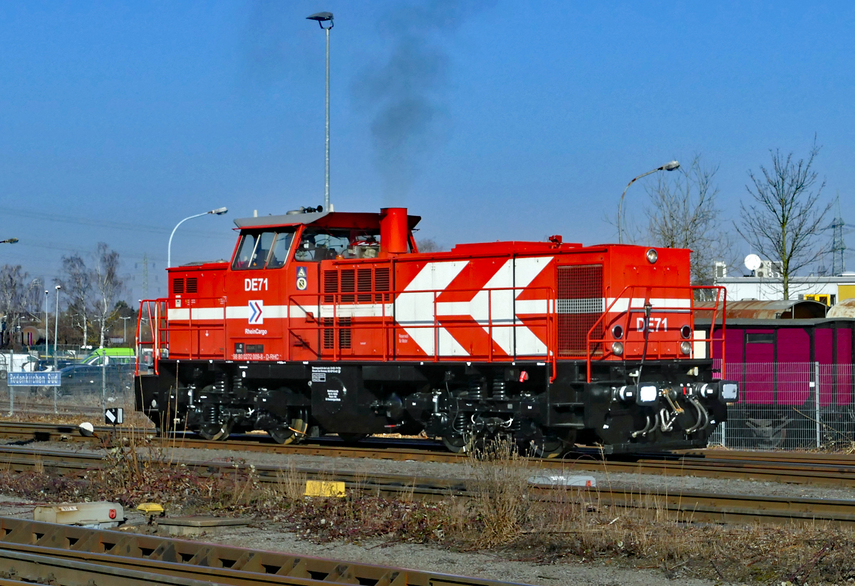 0272 009-8 (MaK DE 1002),frisch gewaschen oder lackiert, von RheinCargo DE71 in Brühl-Vochem - 14.02.2017