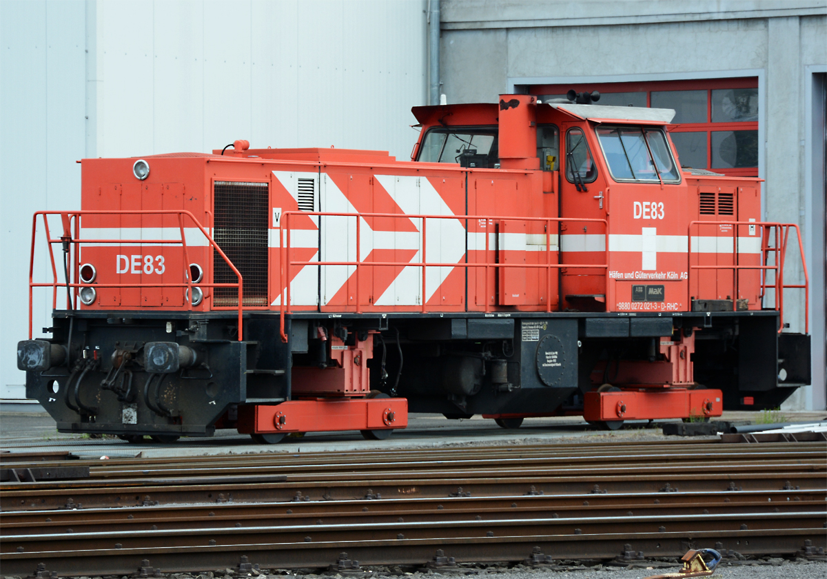 0272 021-3 HGK DE83 mit  Hochgeschwindigkeitsfahrwerk  vor der HGK-Werkstatt Brühl-Vochem 07.05.2015