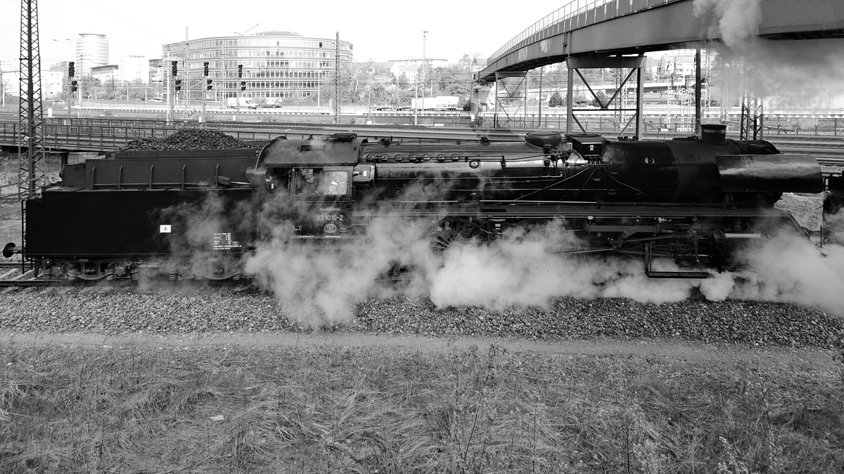 03 1010-2 macht ordentlich Dampf. (Dresden, April 2014)