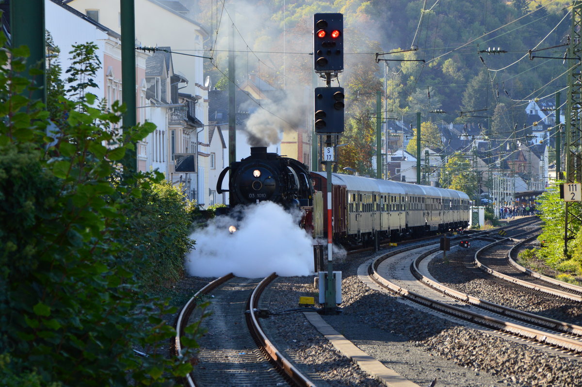 03 1010 in Boppard beim Gleis wechsel