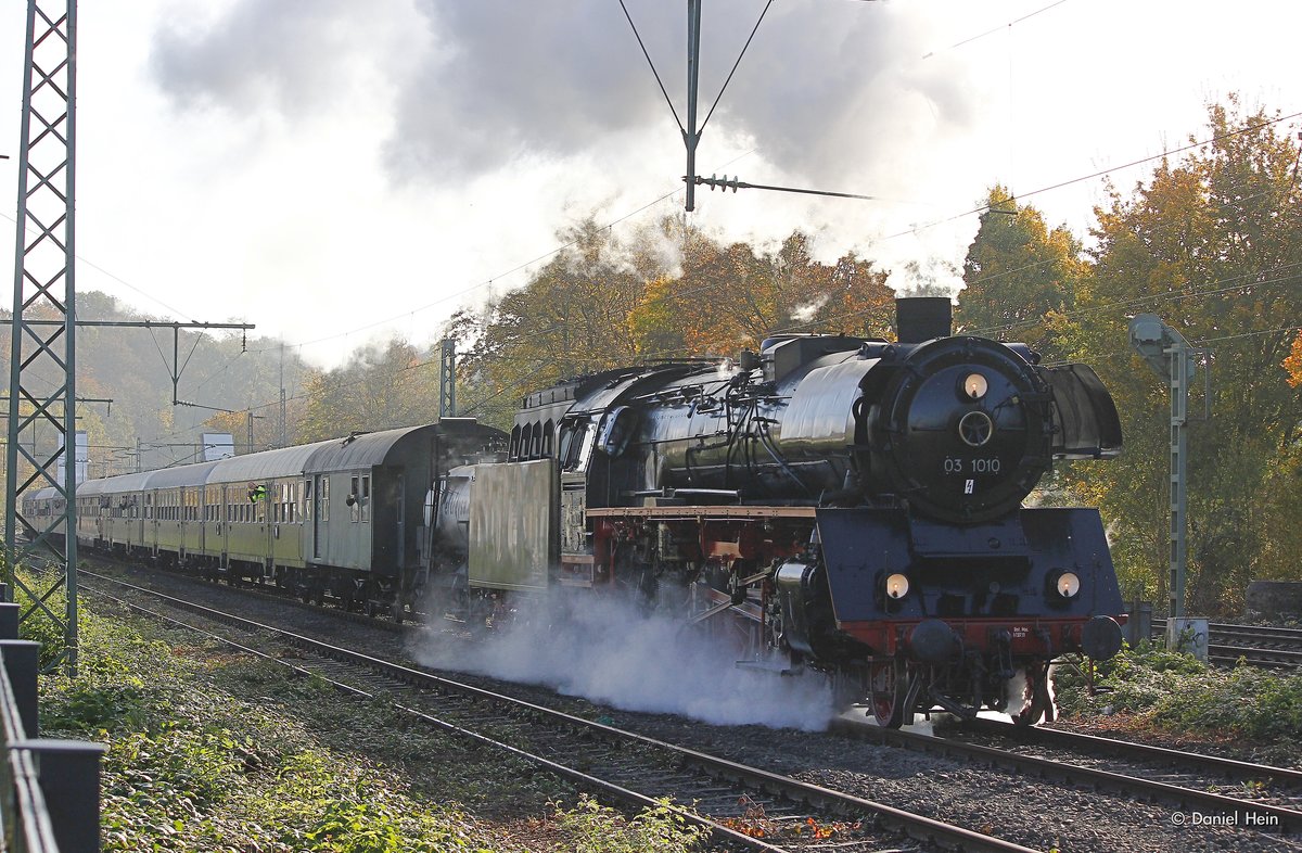 03 1010 mit einem Sonderzug in Bochum Dahlhausen, 29.10.2016.