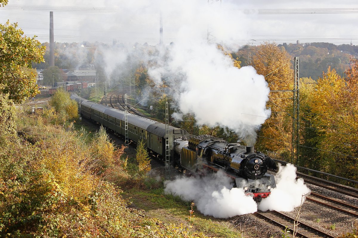 03 1010 mit Sonderzug in Bochum Dahlhausen, Oktober 2016.