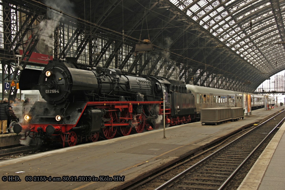 03 2155-4 mit AKE Advent Dampfsonderfahrt (DPF 25085) 30.11.2013 in Köln Hbf.
