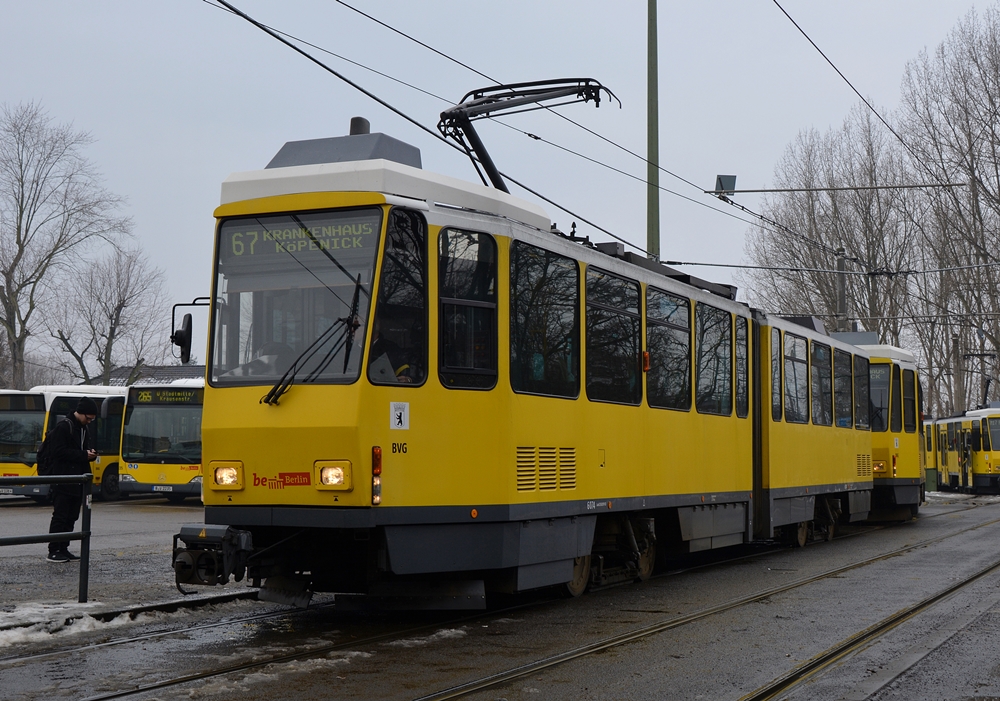 03.02.2017, Berlin, Schöneweide. Tatra KT4DM auf der Linie 67.
