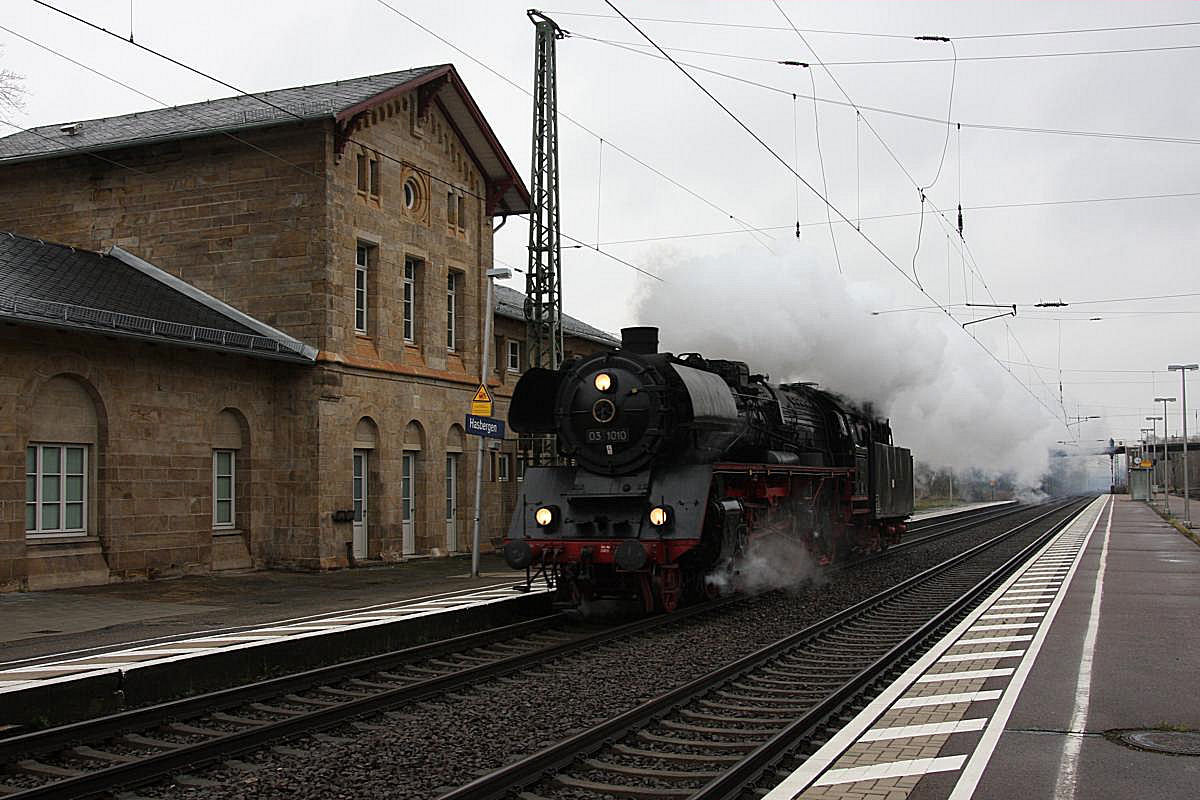 031010 fährt am 16.03.2014 um 09.15 Uhr solo auf der  Rollbahn  durch Hasbergen
nach Köln.