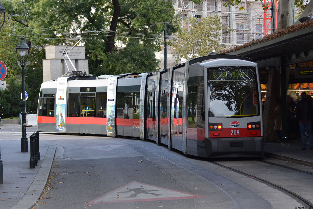 03.10.2019 | Österreich - Wien | Straßenbahn Typ  Ulf  Nummer  709  |