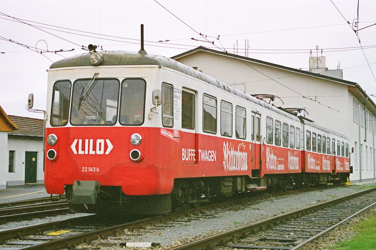 03.11.2002, Österreich,	Eferding bei Linz, Triebzug 22 143 der Linzer Lokalbahn
