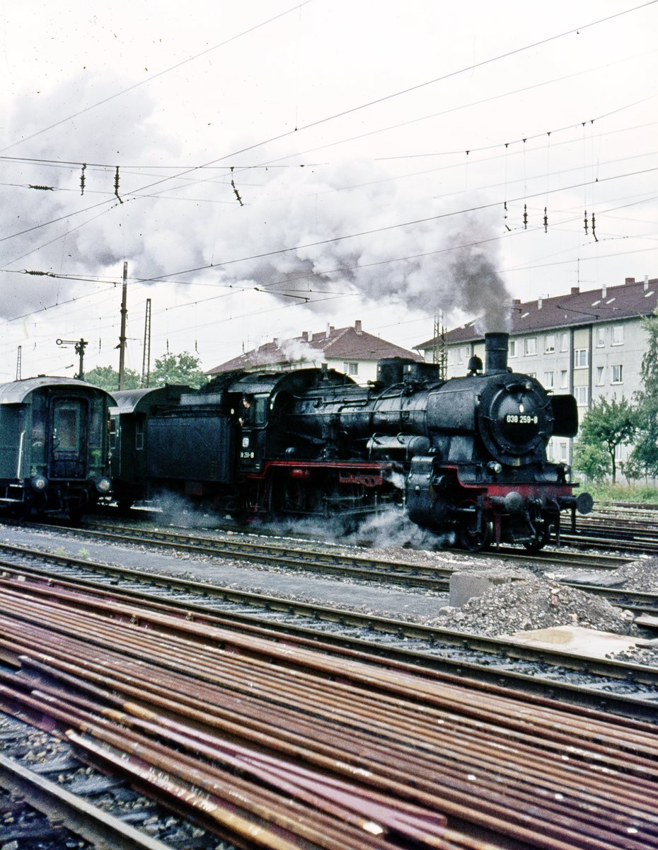 038 259 + Pz  Ausf. aus Bhf  Tübingen