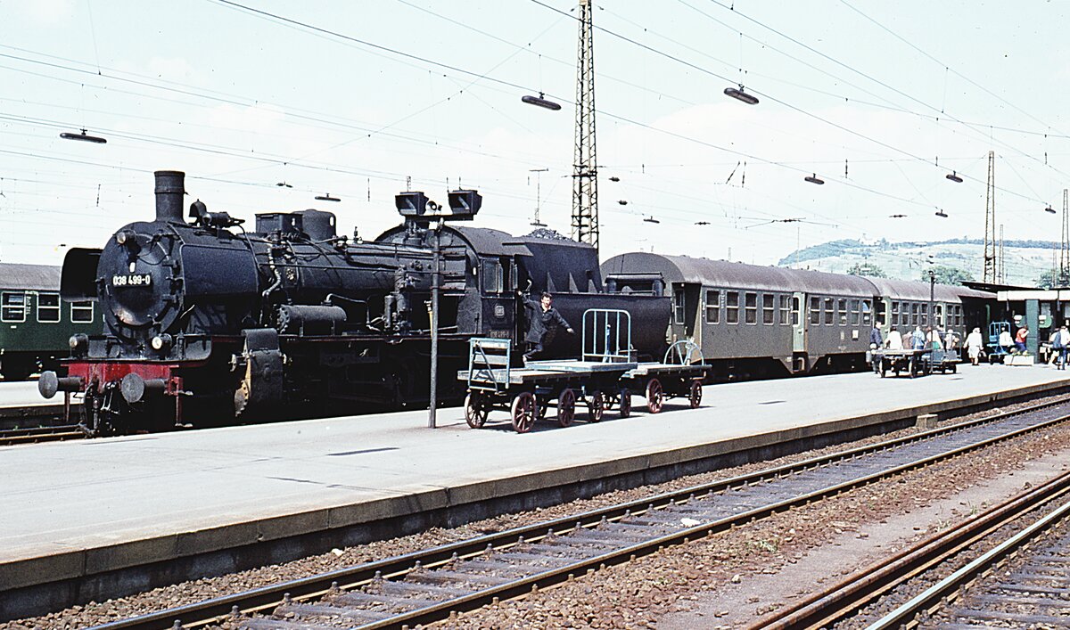 038 499  mit Pz   im Bhf.Heilbronn