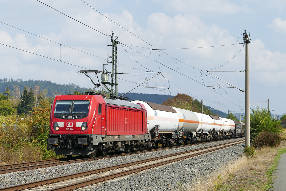 04. September 2018, Ein Güterzug fährt durch Küps in Richtung Lichtenfels.