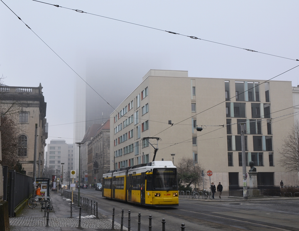 04.02.2017, Berlin, Dorotheenstraße. AEG GT6N #1005 steht an der Haltestelle Am Kupfergraben.