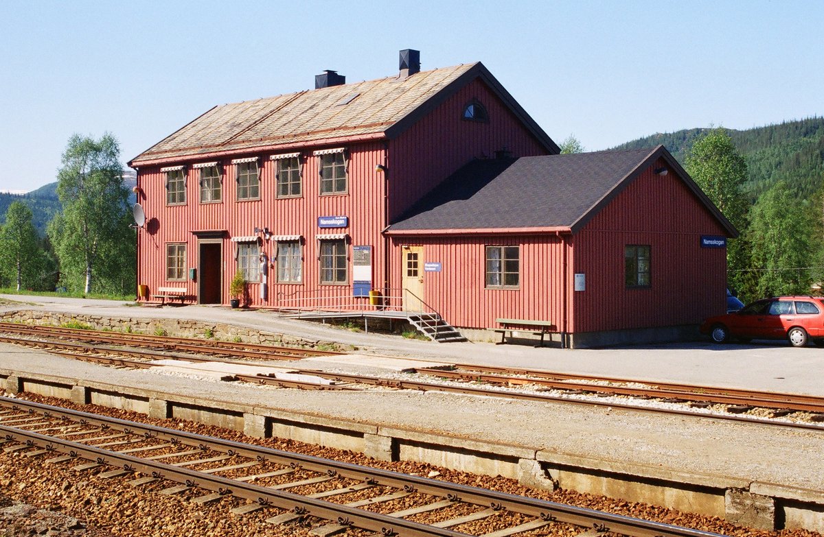04.06.2007, Norwegen, an der E6, Bahnhof in Namsskogan an der  Strecke Bodø - Trondheim