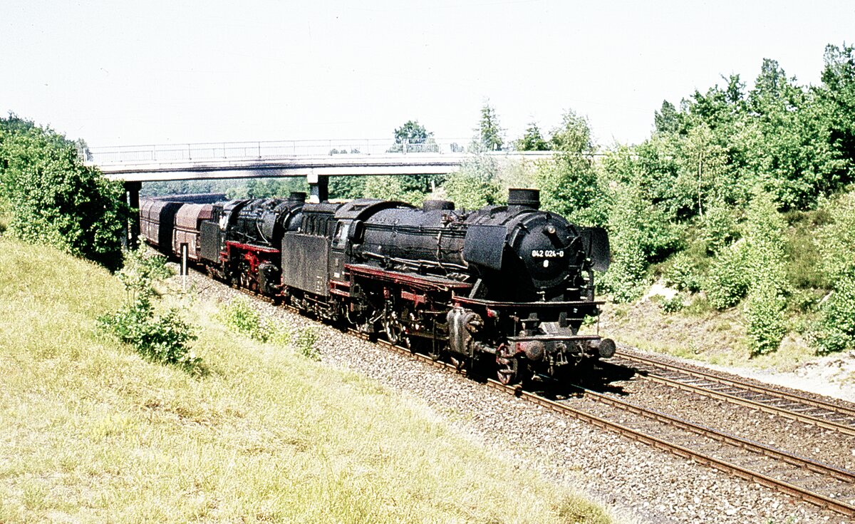 042 024 + 043.315  mit Erzzug   Emsland-Strecke