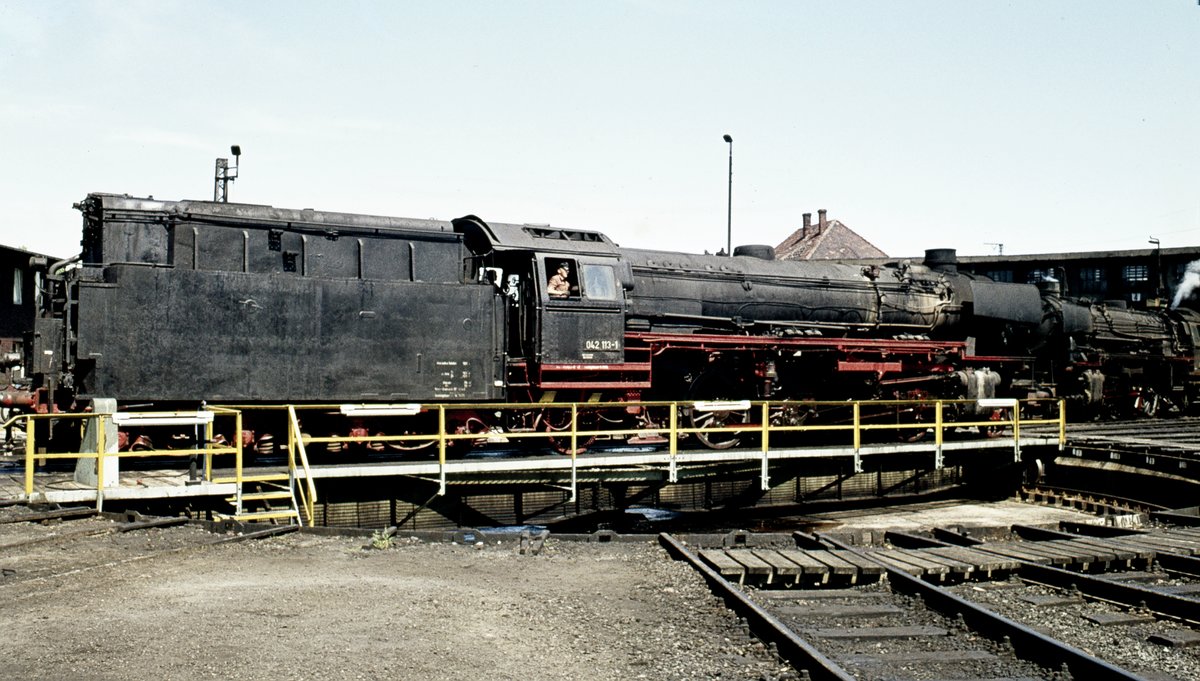 042 113  auf  Drehscheibe