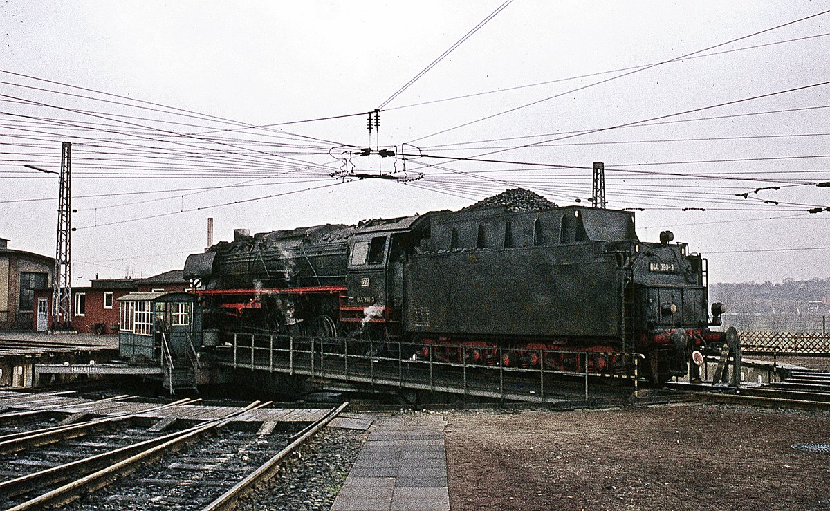 044 390   auf der Drehscheibe