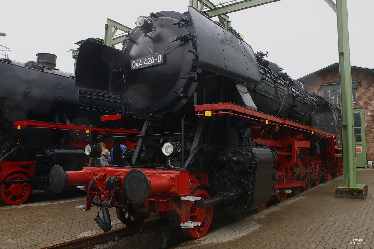 044 424-0 in Altenbeken, Juli 2017.