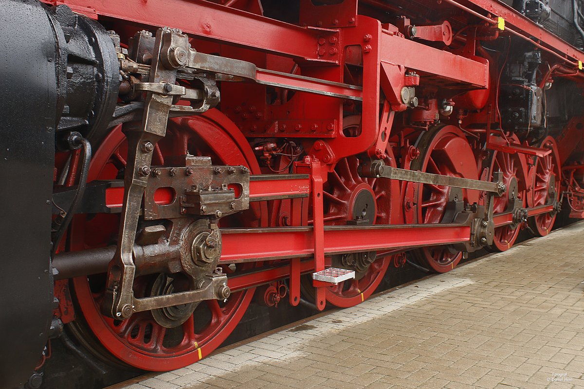 044 424-0 Fahrwerk in Altenbeken, Juli 2017.