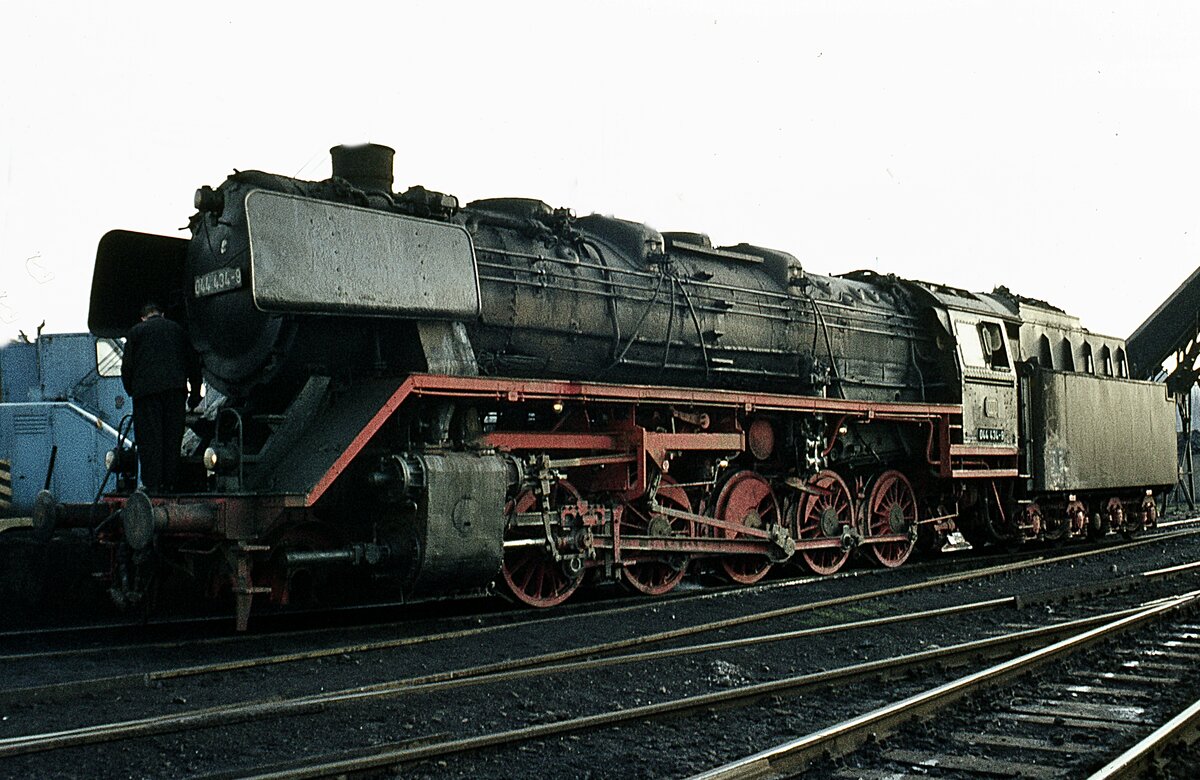 044 434    im Bw    Heizerseite