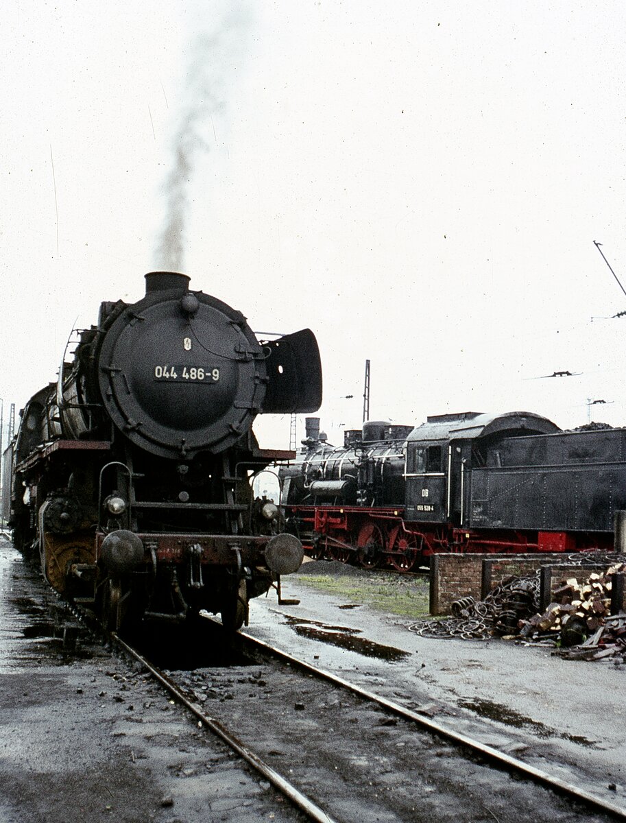 044 486  und 055 528   