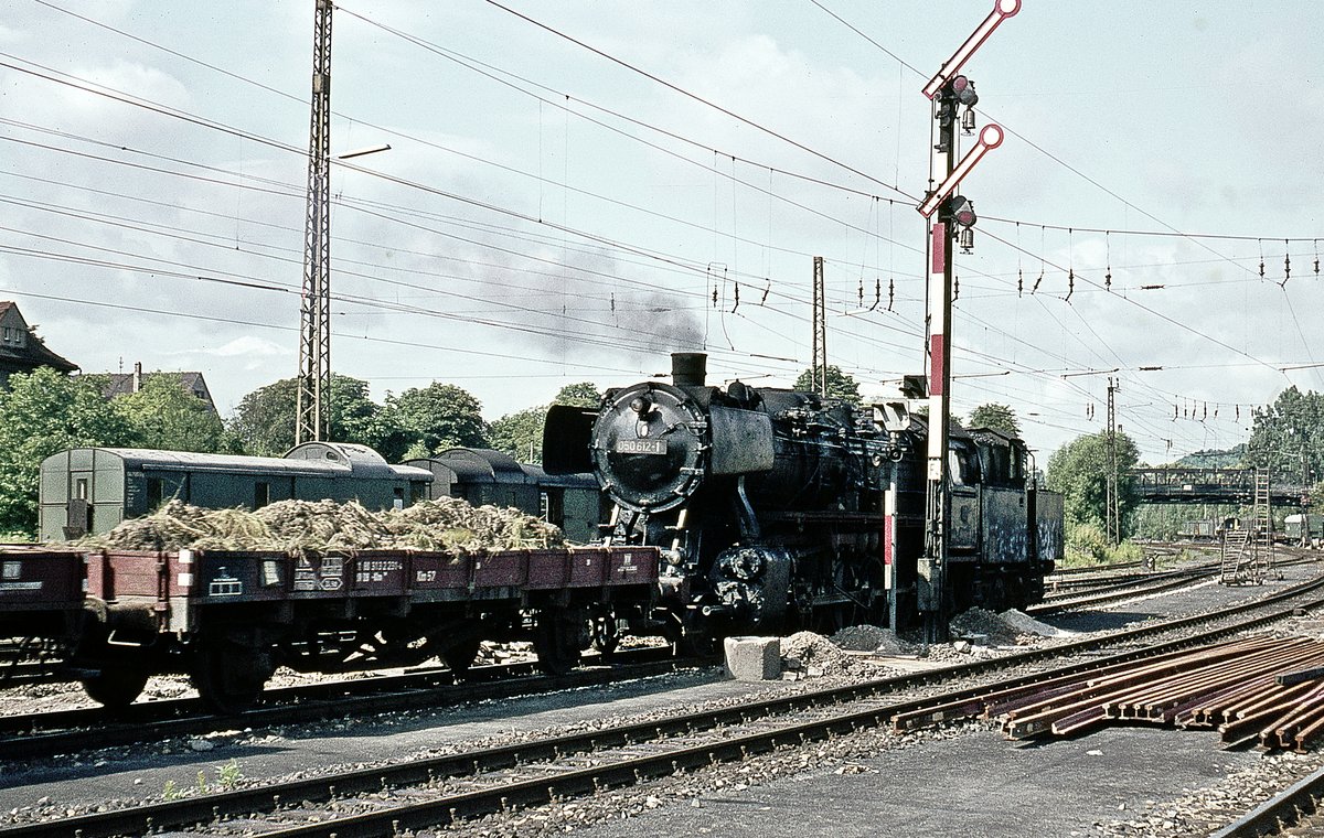 050 612 mit Bauzug  Hp2 - Ausf. aus Bhf Tübingen