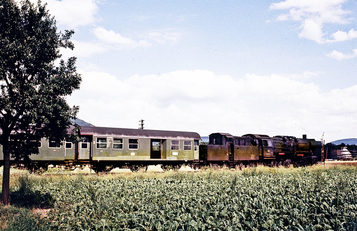 051 086 mit Personenzug       Nachschuß