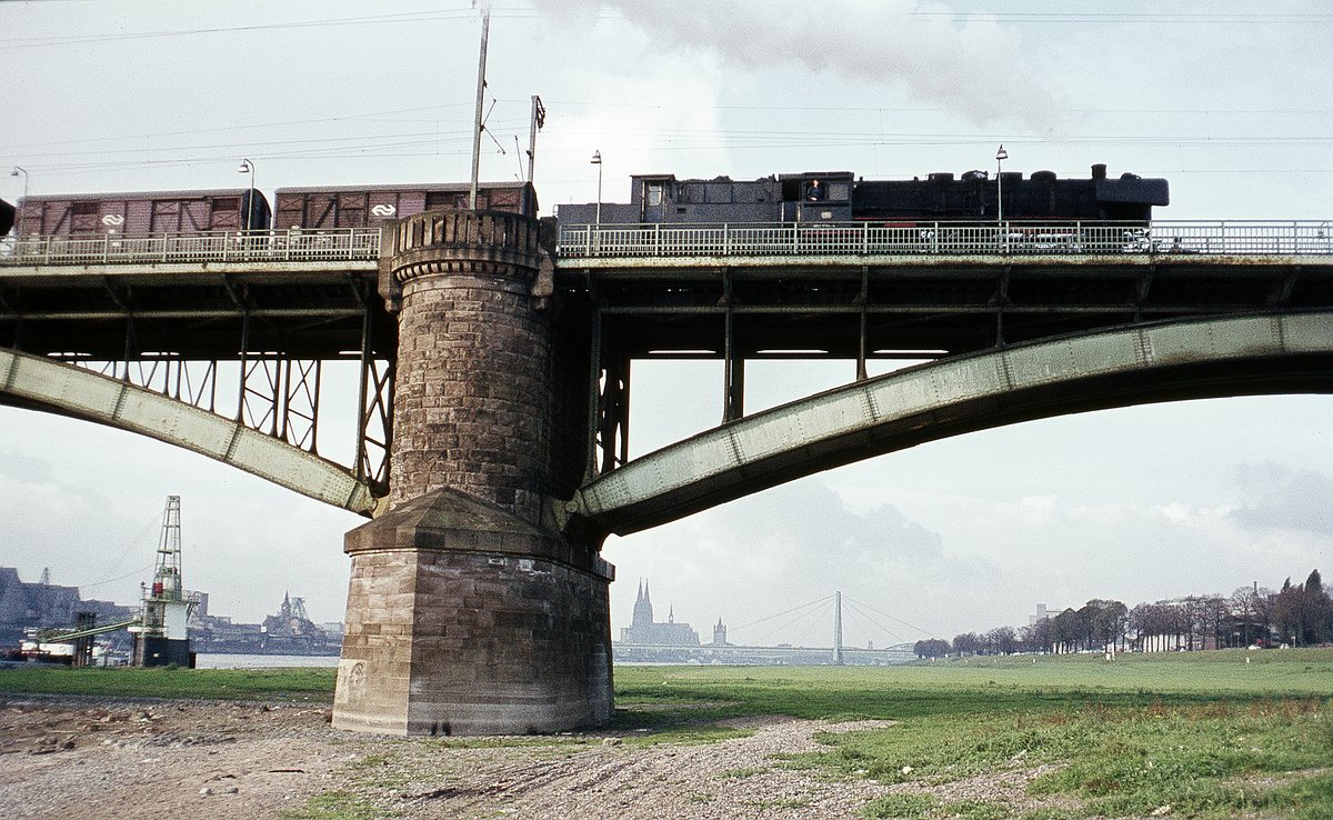 051 778 mit Gz  auf Kölner Südbrücke