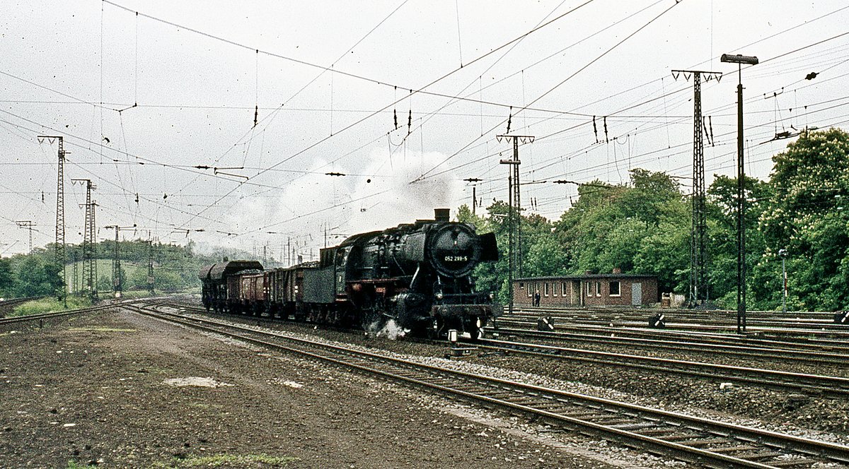 052 299   mit Güterzug     Köln