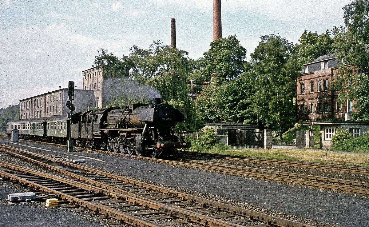 052 425  mit Pz  im Bhf.         Oberfranken 