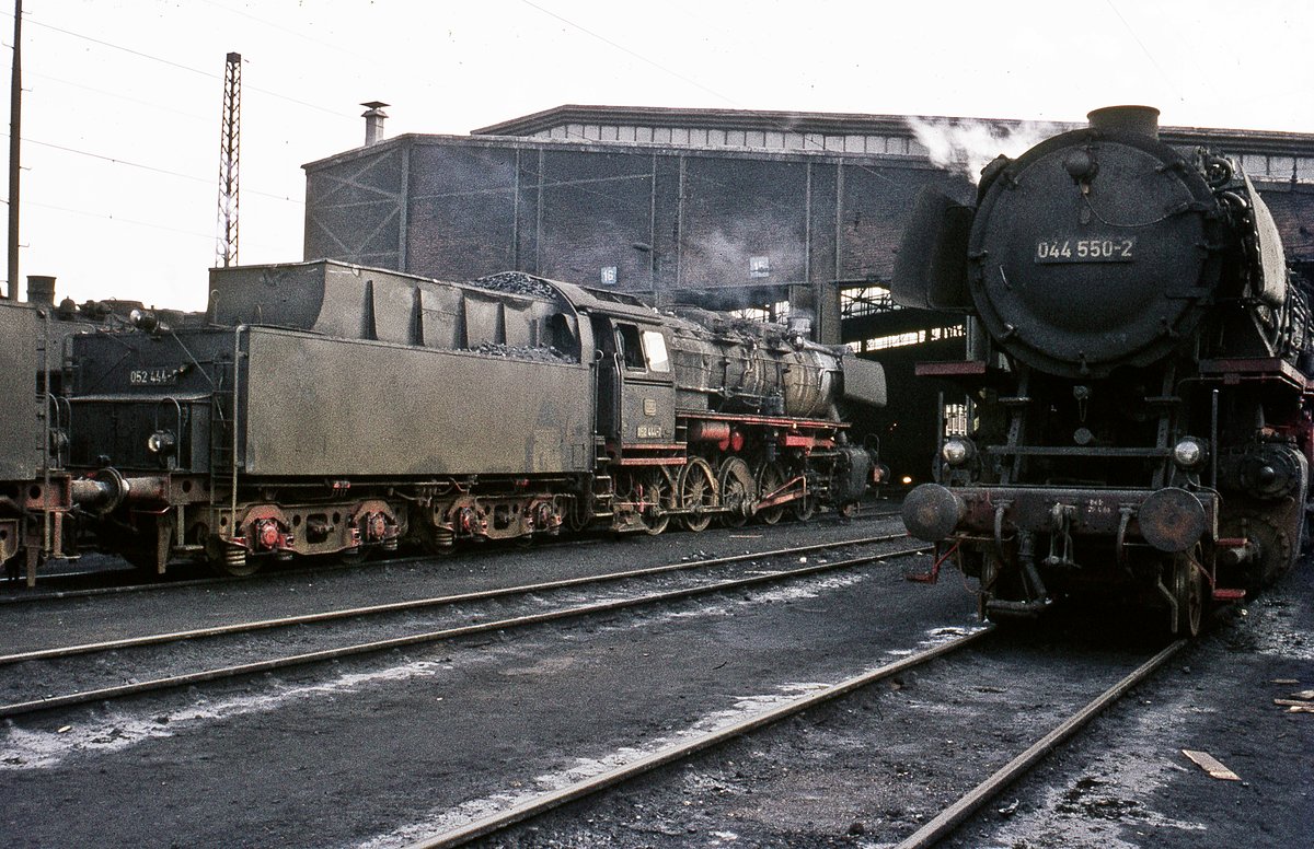 052 444  und 044 550   im Bw  