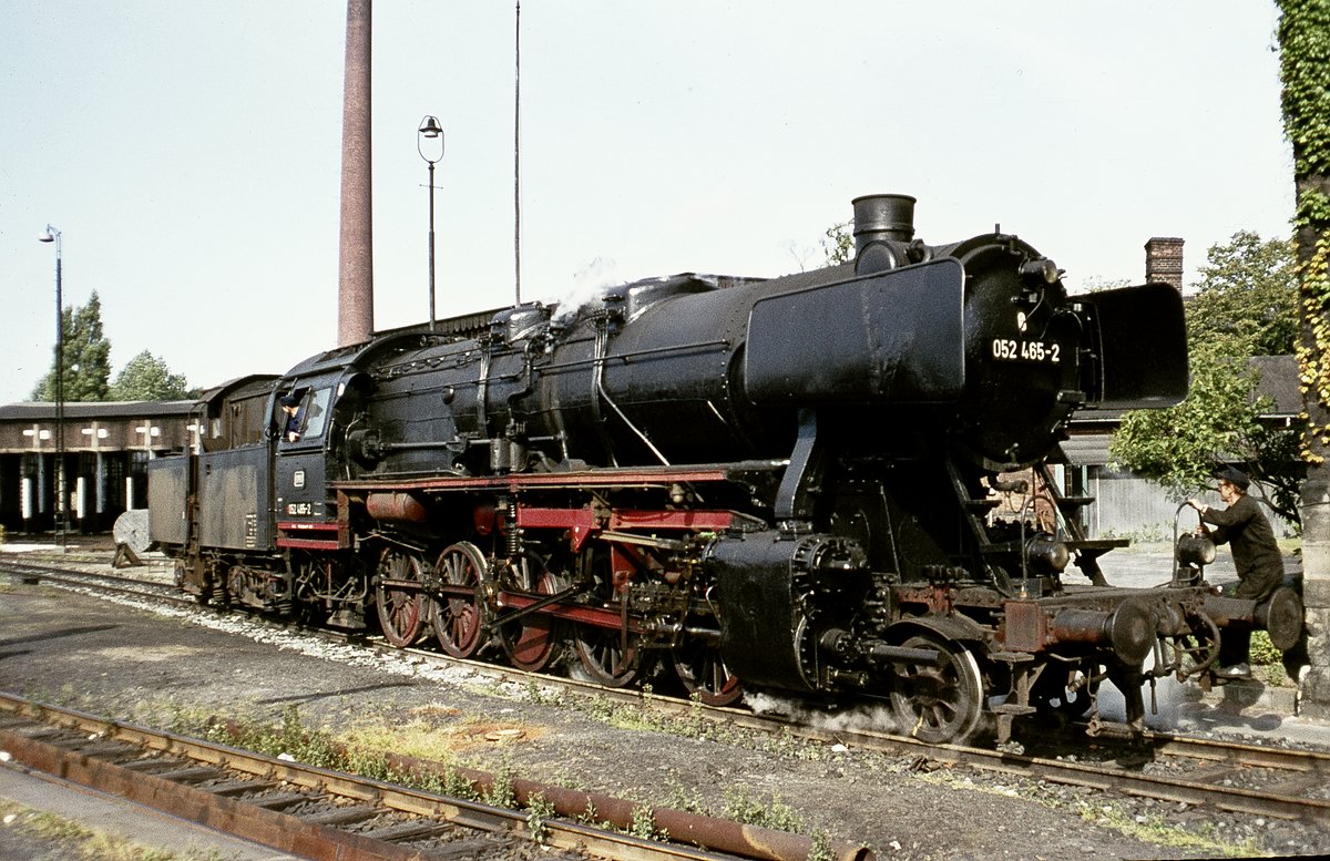 052 465  im Bw  schräg v.v