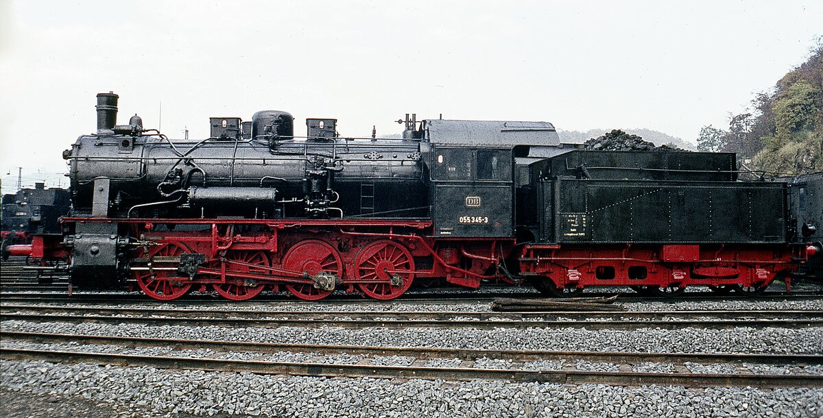 055 345  Bw Dillenburg Heizerseite   Lok frisch lackiert