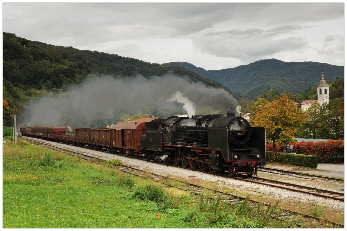 06-018 am 8.10.2015 mit ihrem Fotozug 17029 bei der Einfahrt in Kanal.