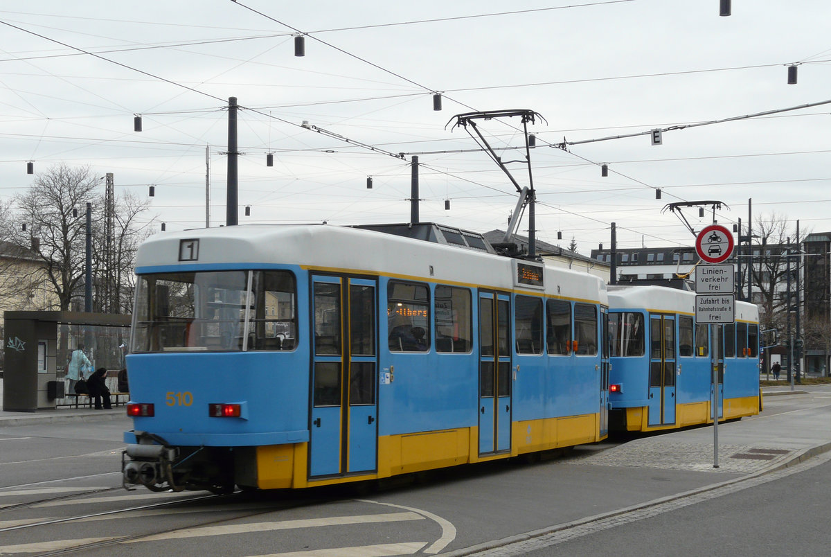 06. März 2008, Straßenbahn TatraT3D in Doppeltraktion, Hersteller CKD Prag 1969-1987, modernisiert bei DWA Bautzen, am Hauptbahnhof.