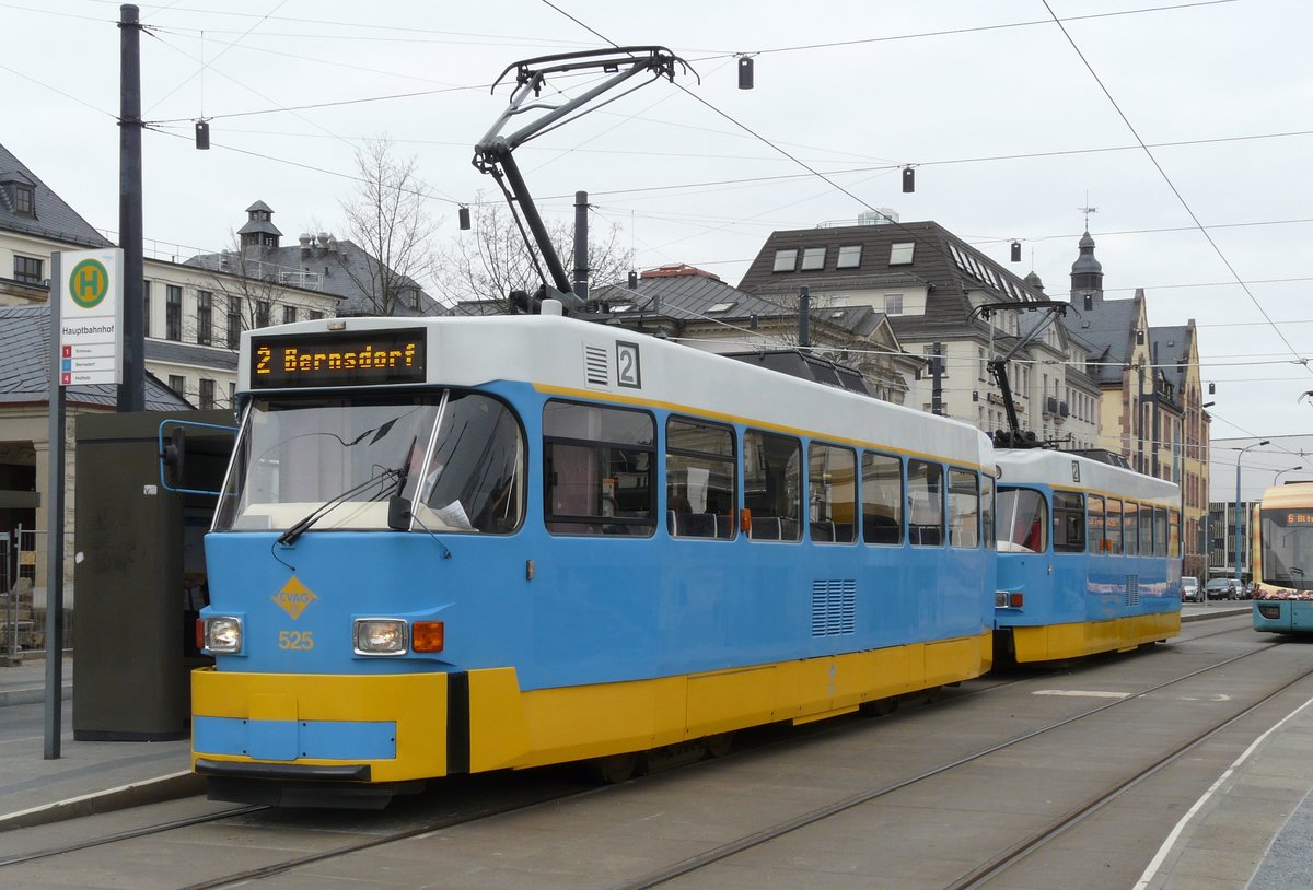 06. März 2008, Straßenbahn TatraT3D in Doppeltraktion, Hersteller CKD Prag 1969-1987, modernisiert bei DWA Bautzen, am Hauptbahnhof.