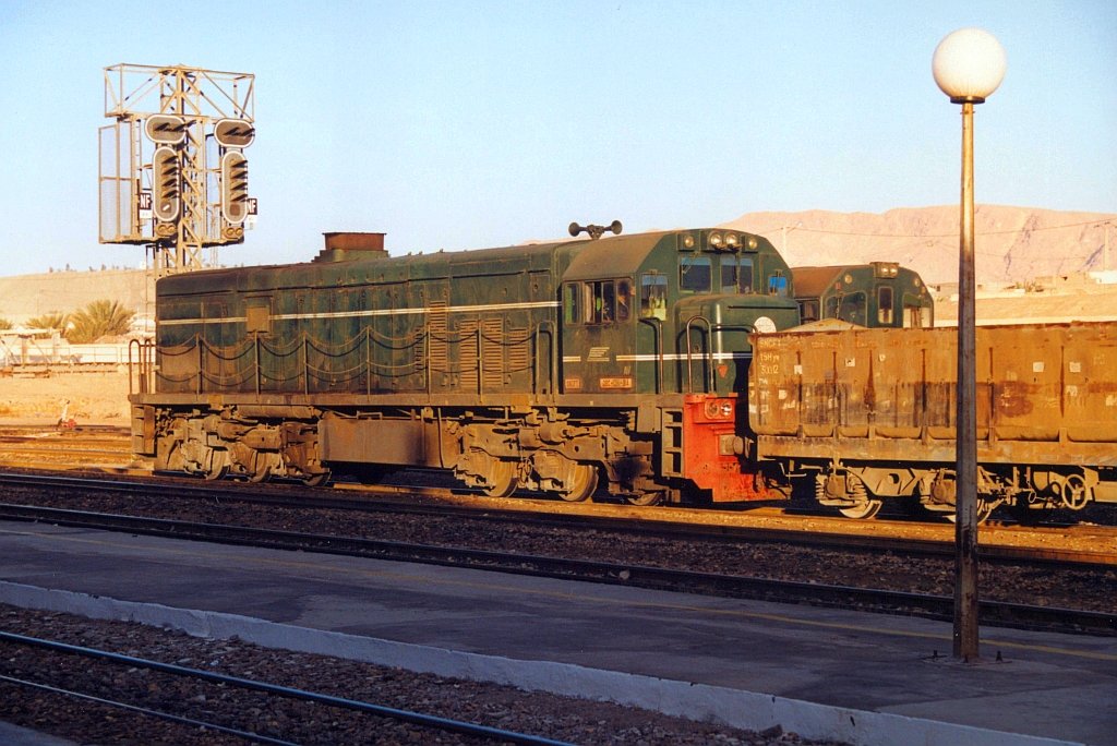 060-DN-314 (Co'Co', de, Hersteller: GE, Type: U22C, Fab.Nr.: 43968, Baujahr 1982) am Morgen des 29.Dezember 2001 im Gare de Metlaoui. (Fotoscan)