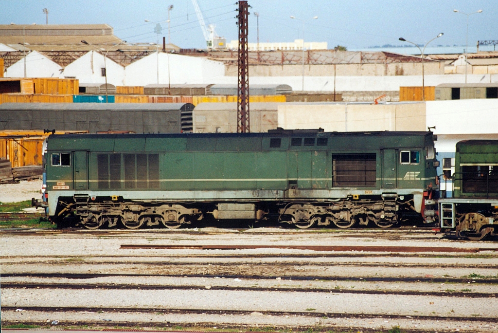 060-DP-152 (Co'Co', de, Hersteller: Bombardier, Type: MXS624, Fab.Nr.: M6127-09, Baujahr 1984) am 01.Jänner 2002 im Depot Farhat Hached. (Fotoscan)