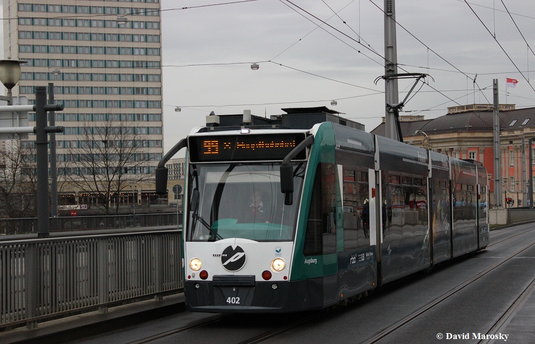 06.02.2014 eine Siemens Combino der ViP Potsdam auf der Langen Brücke in Potsdam. 