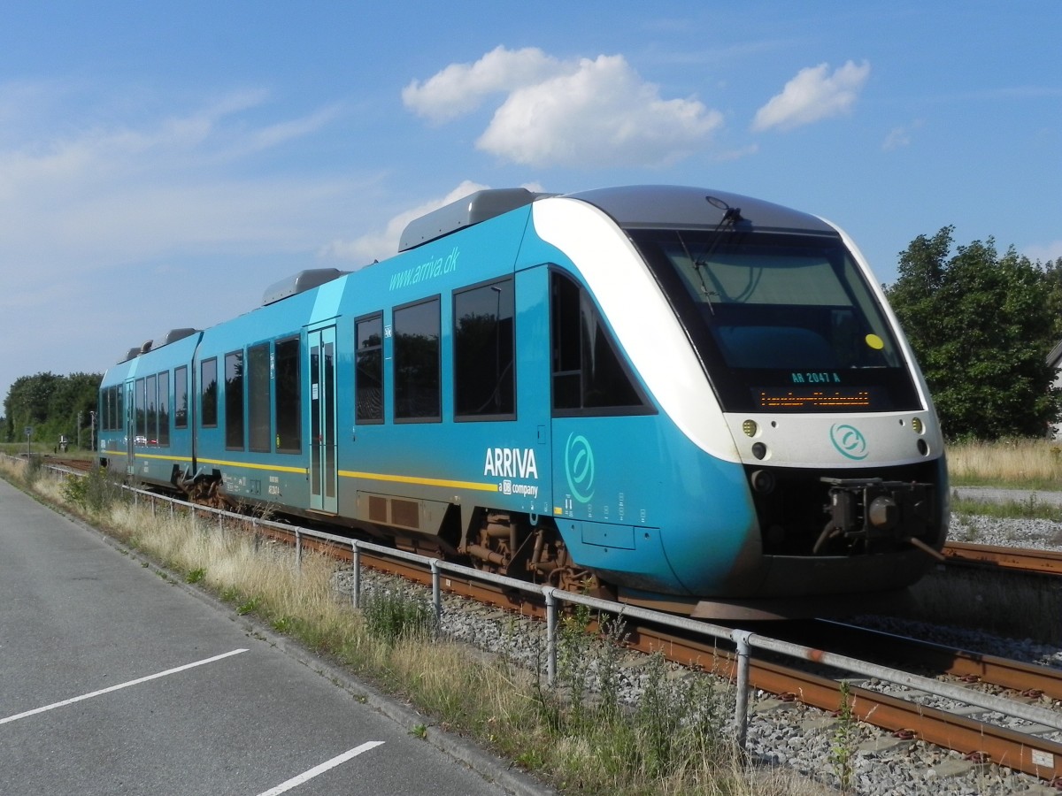 06.08.2015 um 16:04 Uhr erreicht der AR 2047 A von (DB) Arriva den Bahnhof Skærbæk auf seinem Weg nach Tonder. 