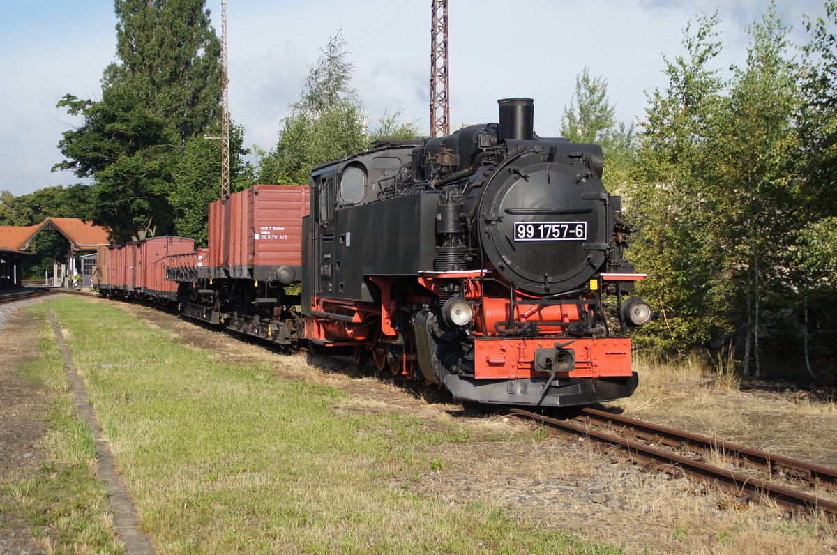 06.08.2017, 99 1757-6, im Bhf. Zittau mit Güterwagen