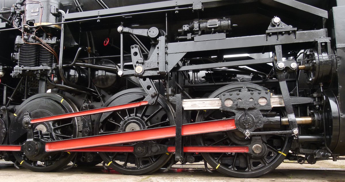 06.09.2014, Dampfloktage in Meiningen. Die Lok 5519 aus Luxemburg ist zu Gast. Das Fahrwerk in der ungewohnten Farbgebung lockte zum Foto.