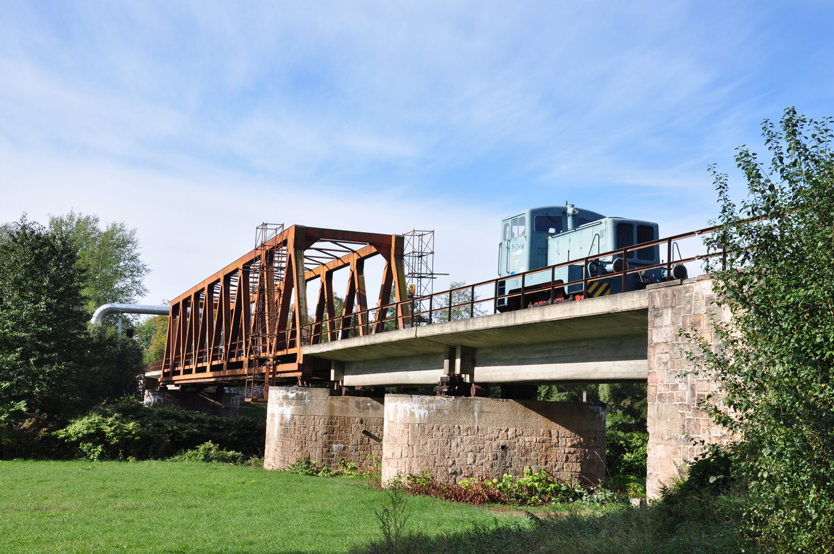 06.10.2019 / V 10 der Brückenbergbahn Zwickau auf der Muldebrücke.