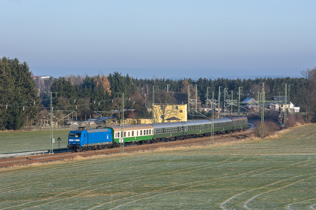 06.12.16 RE Ersatzverkehr(MRB)Dresden-Hof mit 145 030 und PRESS Wagenpark bei Kornbach. Fahrtrichtung Hof