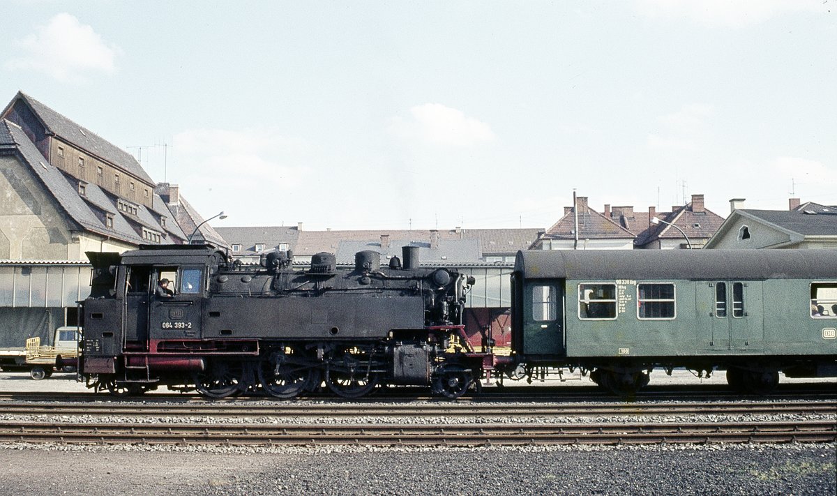 064 393  mit Pz      im Bhf.