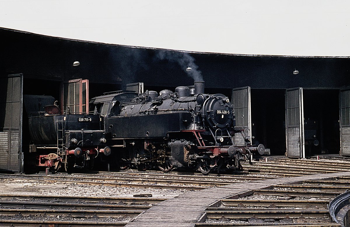 064 438 vor Lokschuppen