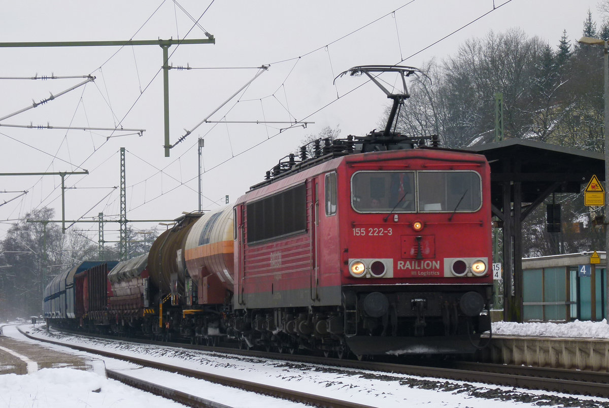 07. Februar 2013, Lok 250 222 fährt mit einem Kesselwagenzug durch den Bahnhof Kronach in Richtung Saalfeld 