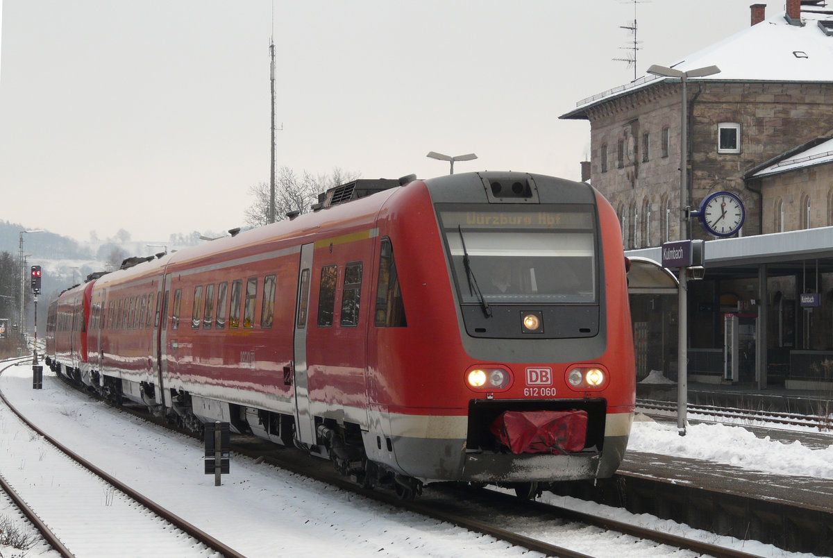 07. Januar 2010, RE 3004 und 3024 von Hof und Bayreuth halten als Zug vereint in Kulmbach und fahren danach über Lichtenfels und Bamberg weiter nach Würzburg.