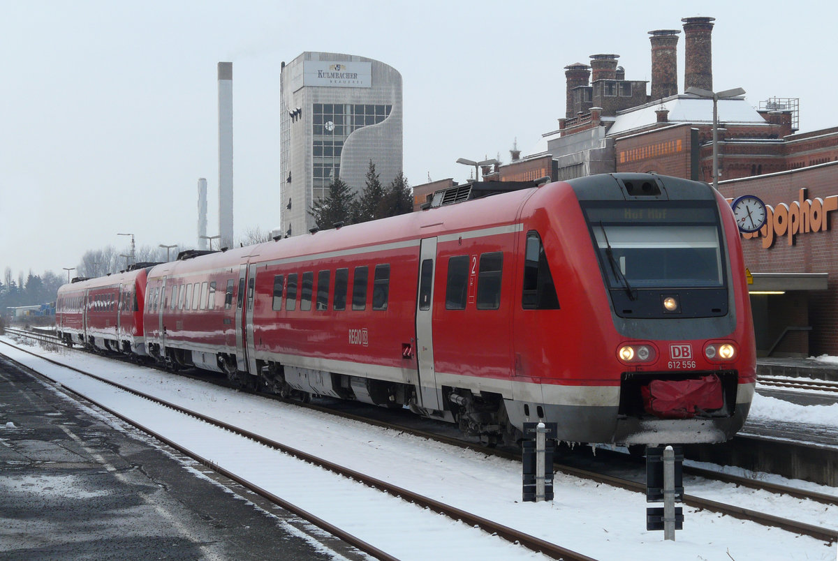 07. Januar 2010, RE 3045 und 3065 sind mit 10 Minuten Verspätung in Kulmbach angekommen. In Neuenmarkt-Wirsberg wird der Zug getrennt: 3045 fährt nach Hof, 3065 nach Bayreuth.