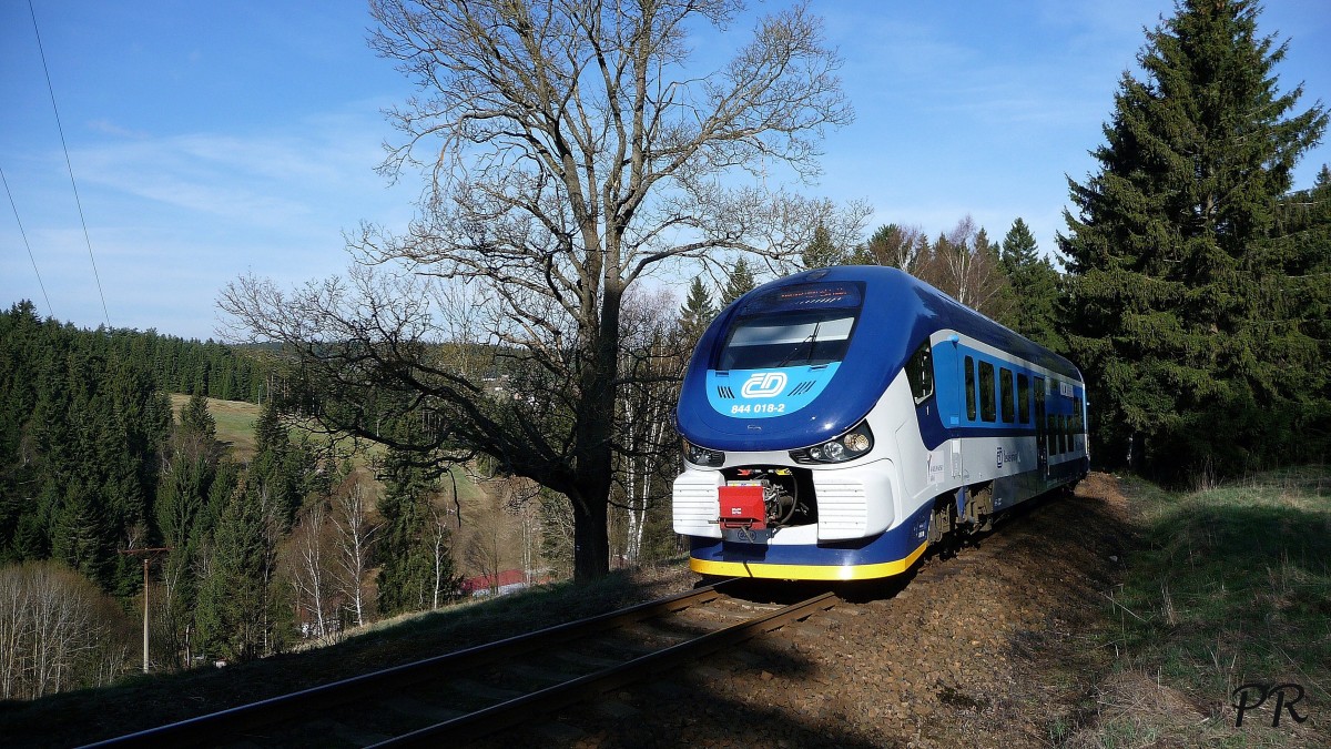 07.04.2014 BR 844 der CD als Regionalbahn zwischen Johanngeorgenstadt und Karlovy Vary. Hier am HP Potucky.