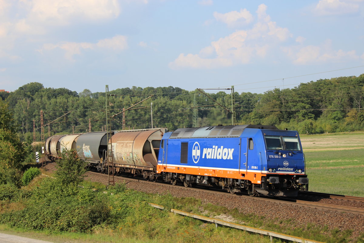 076 109 am 25.08.2019 mit Silowagen bei Friedland.