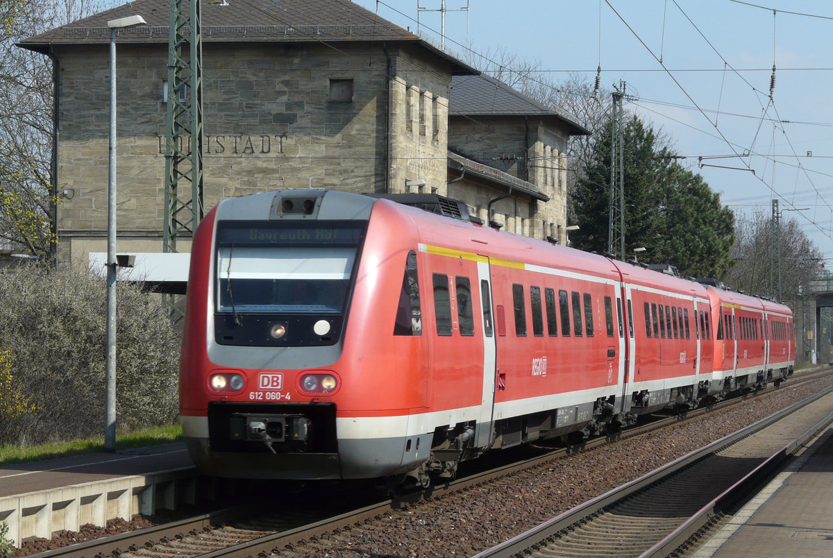 08. April 2008, VT 612 060 fährt als RE 3482 von Saalfeld durch den Bahnhof Hochstadt-Marktzeuln nach Lichtenfels